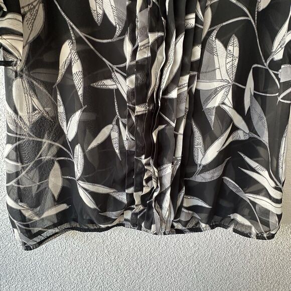 Banana Republic Sheer Short Sleeve Blouse Leaf Pattern Black Women’s Size Large - Picture 5 of 12